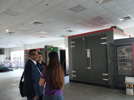 贺印尼客户来我司考察步入式恒温恒湿室并签定订单！